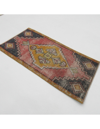 Mini Decorative Vintage Rug - 1`8" x 3`2"