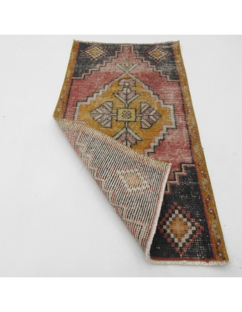 Mini Decorative Vintage Rug - 1`8" x 3`2"