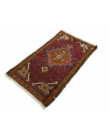 Vintage Mini Rug / Door Mat - 1`7" x 2`7"